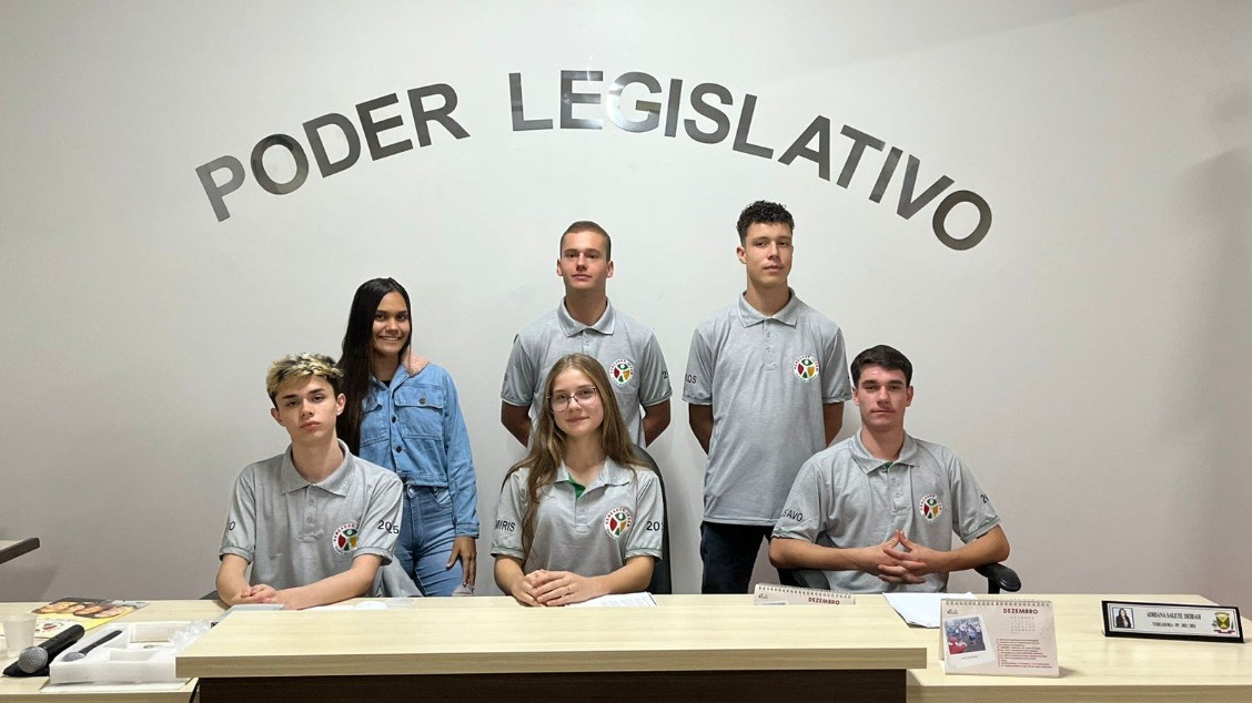 VEREADORES JOVENS REALIZAM PRIMEIRA SESSÃO ORDINÁRIA DO ANO
