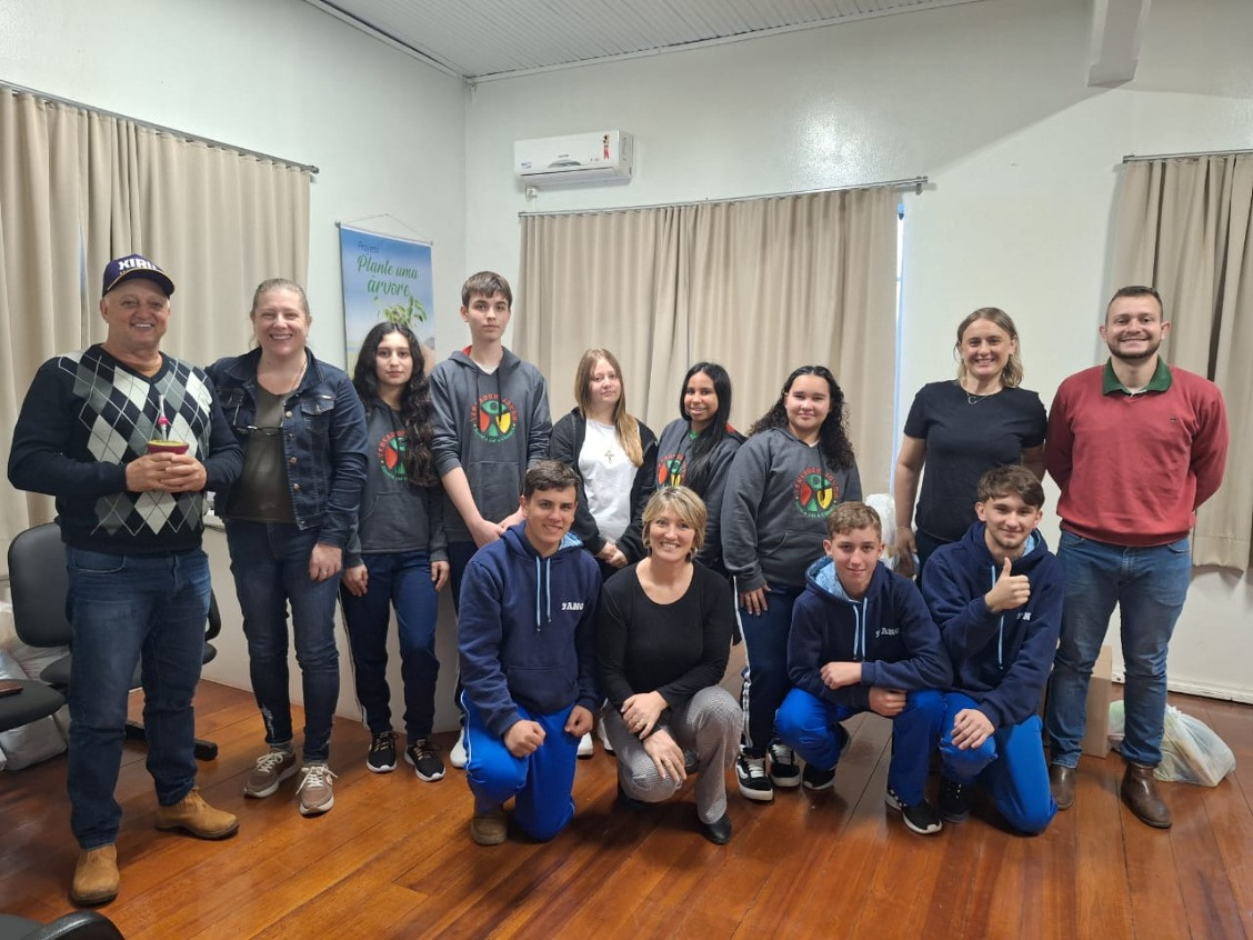 VEREADORES JOVENS ENCERRAM VISITAS ÀS SECRETARIAS MUNICIPAIS